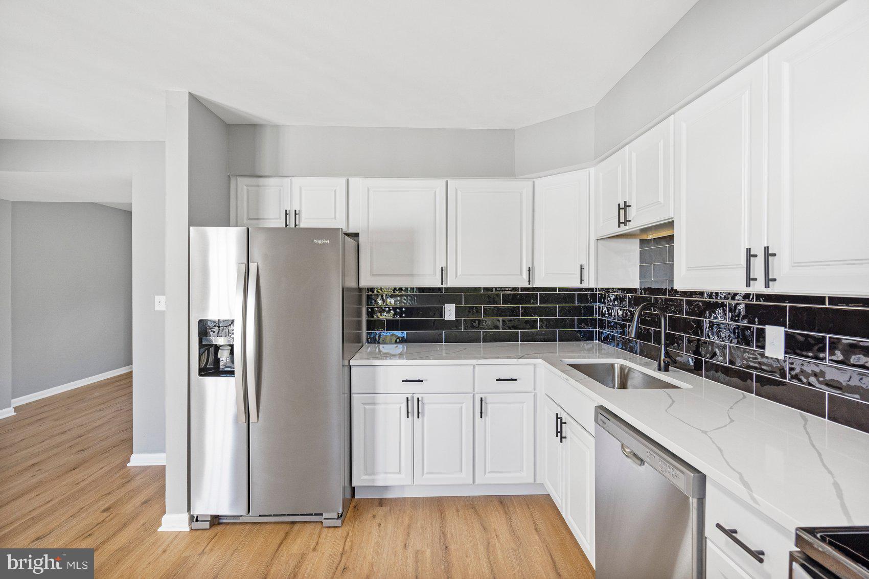 BRENTWOOD SQUARE - Residential