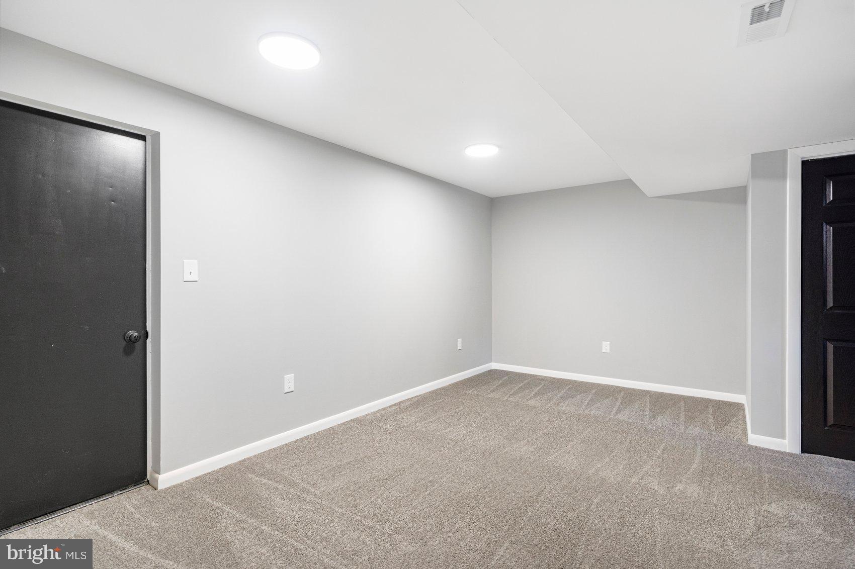 BRENTWOOD SQUARE - Residential