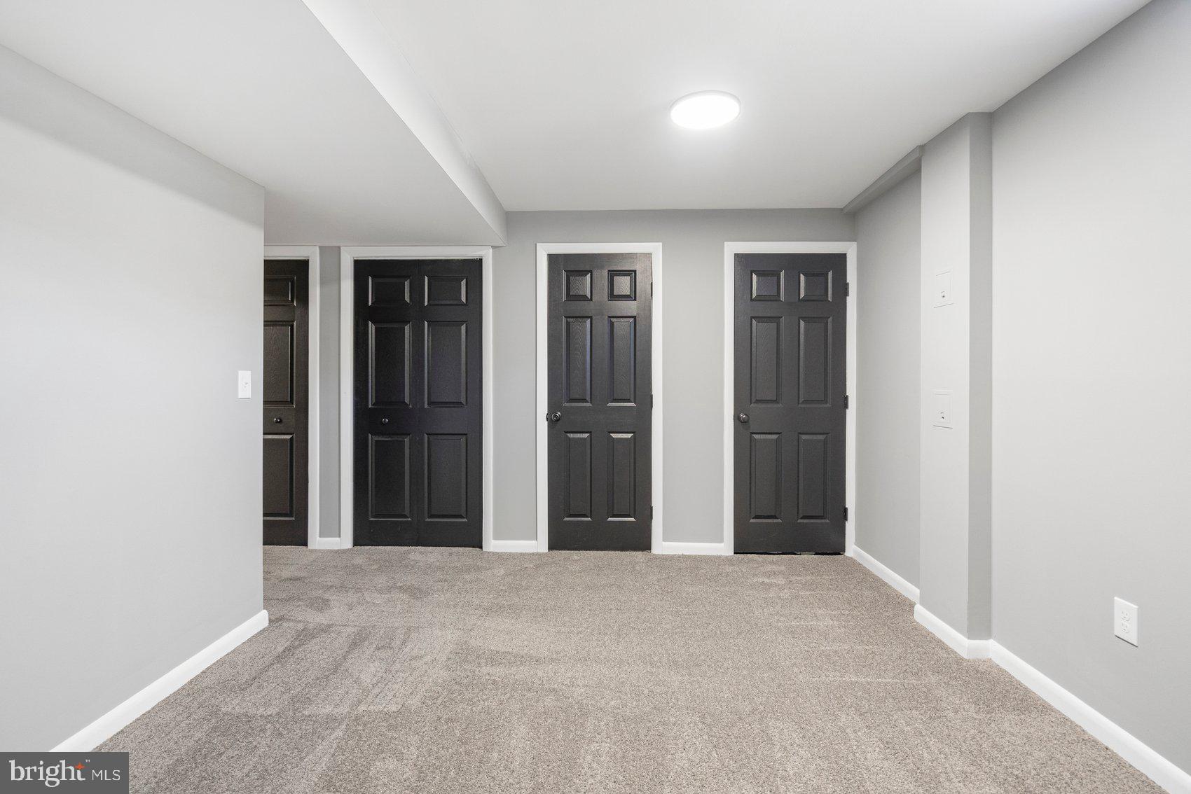 BRENTWOOD SQUARE - Residential