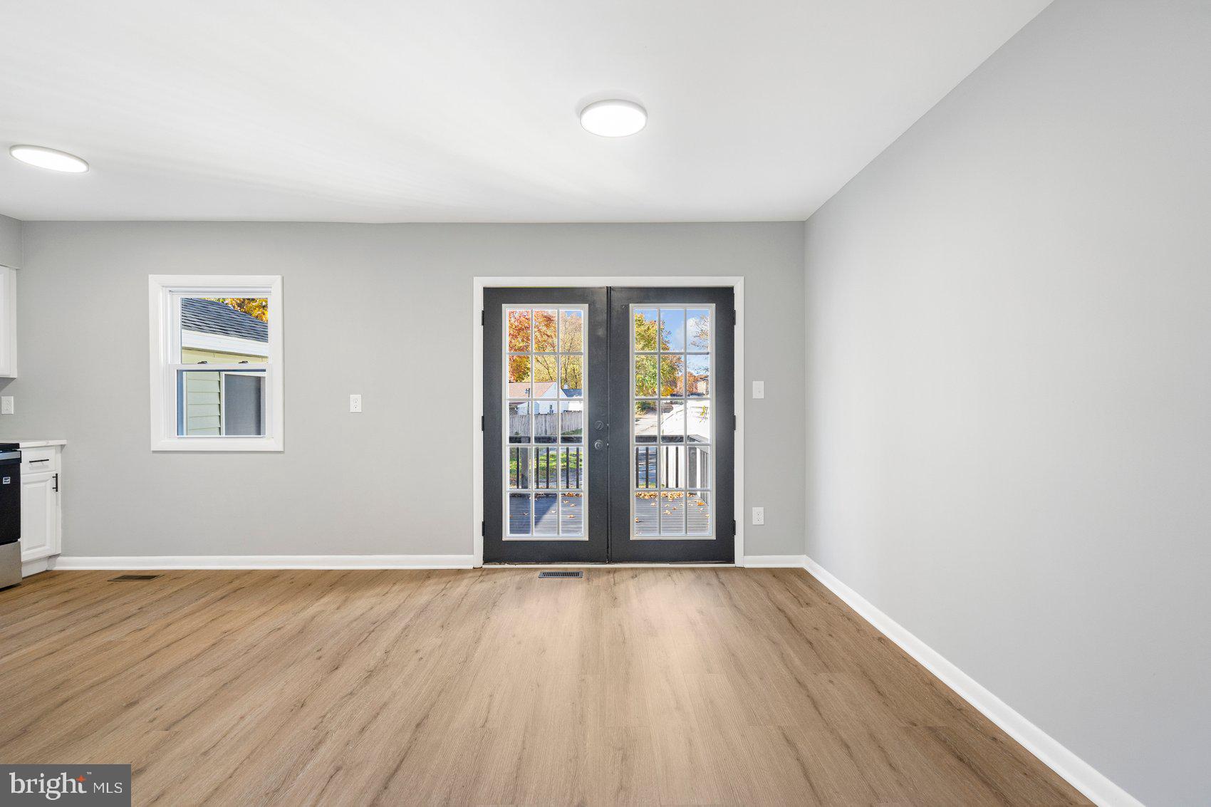 BRENTWOOD SQUARE - Residential