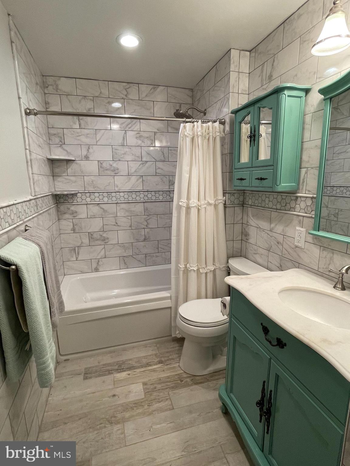 DEERFIELD - Residential Lease