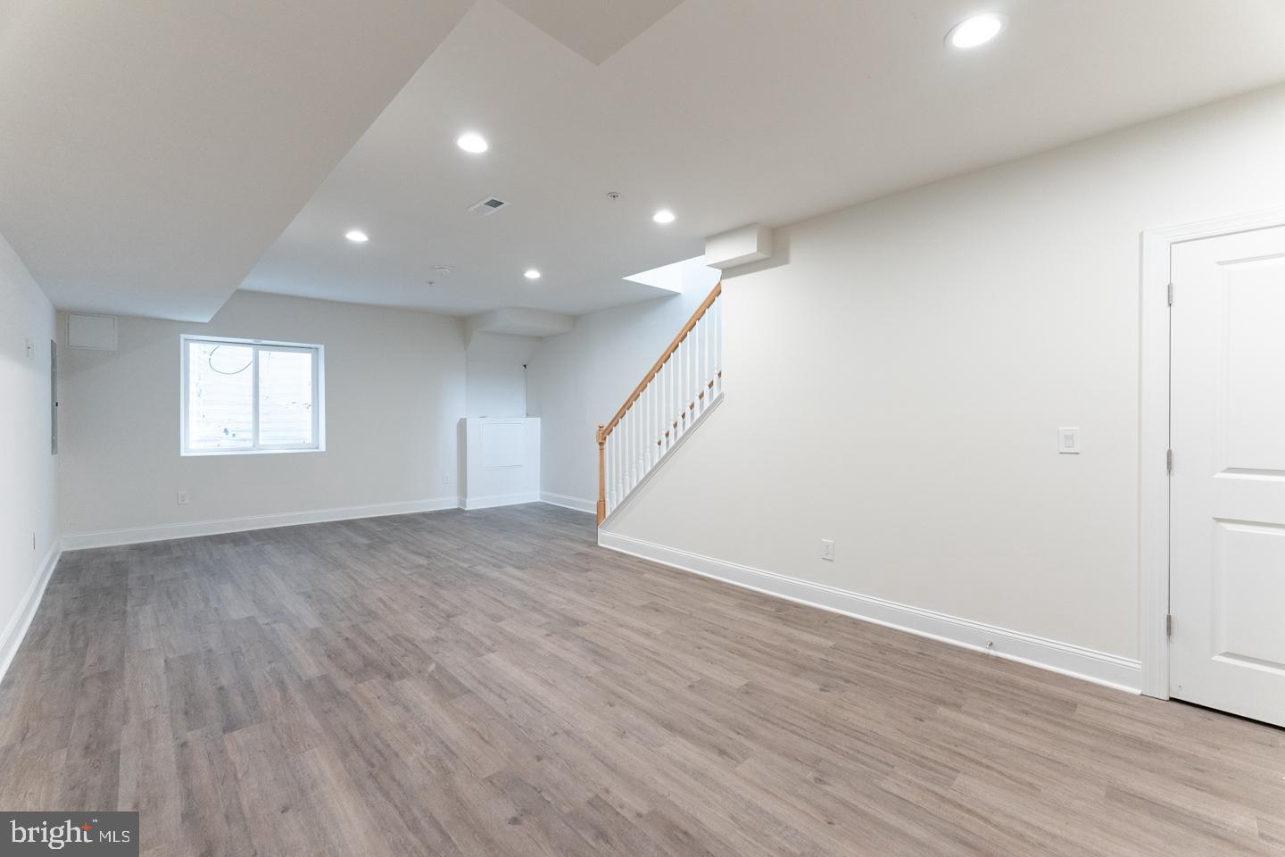 PORT RICHMOND - Residential Lease