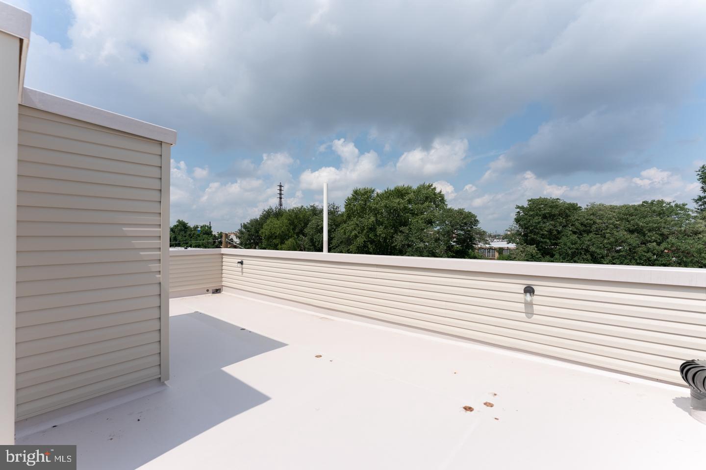 PORT RICHMOND - Residential Lease