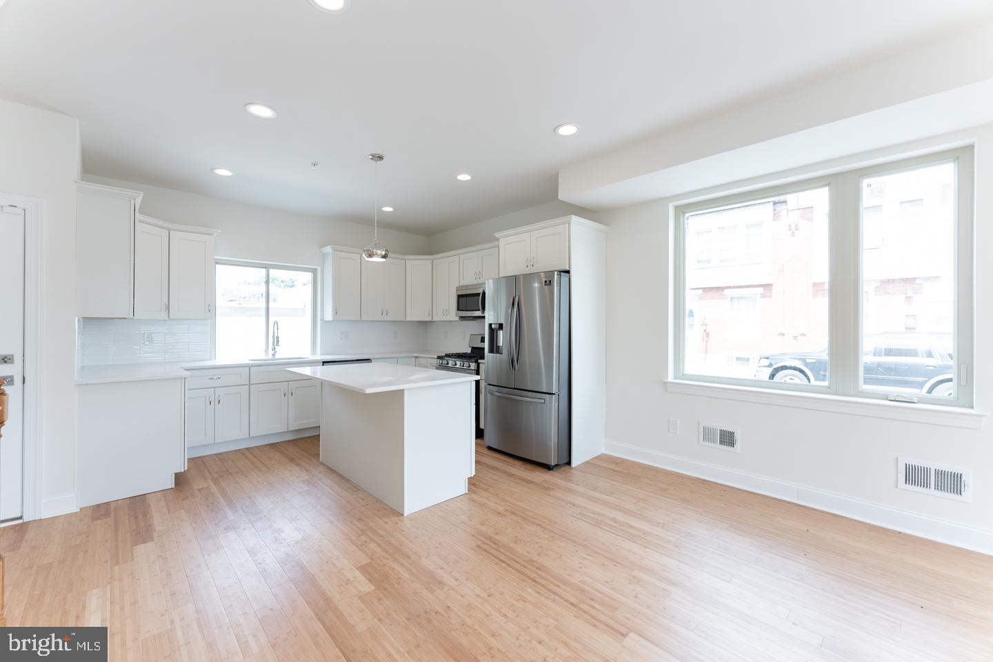 PORT RICHMOND - Residential Lease