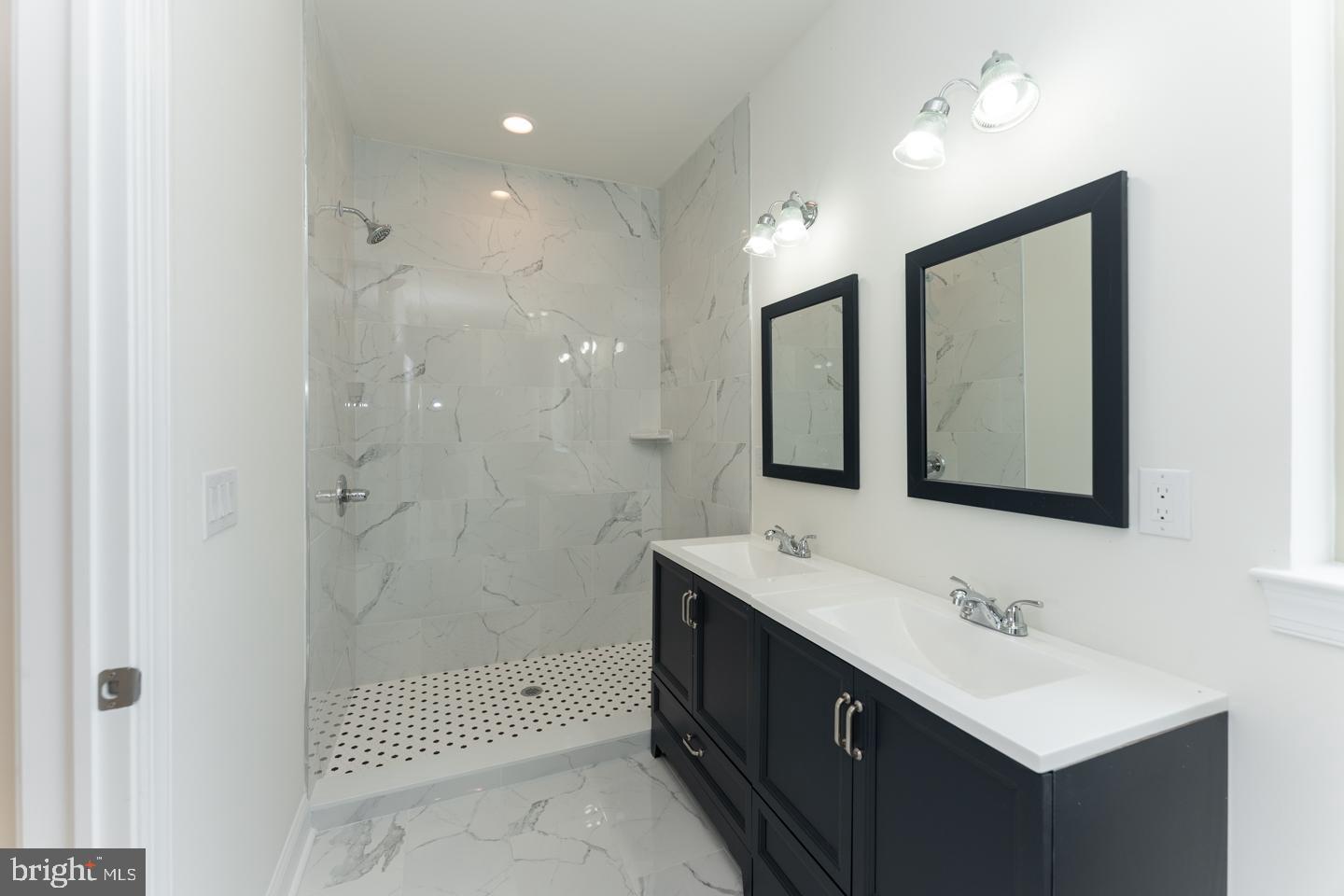 PORT RICHMOND - Residential Lease