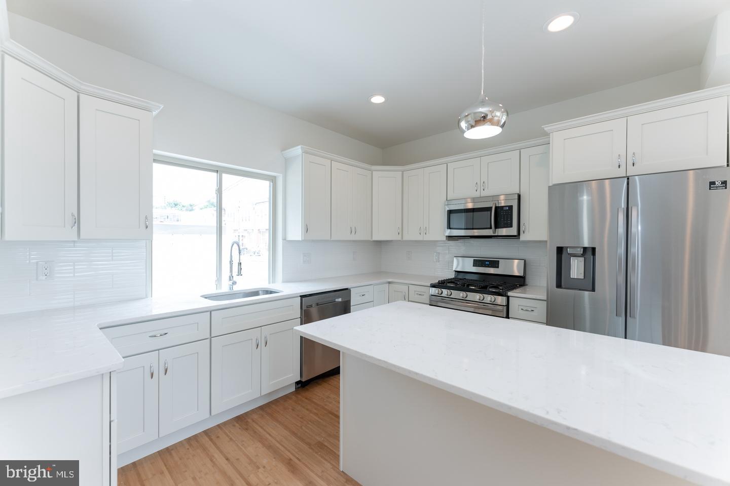 PORT RICHMOND - Residential Lease