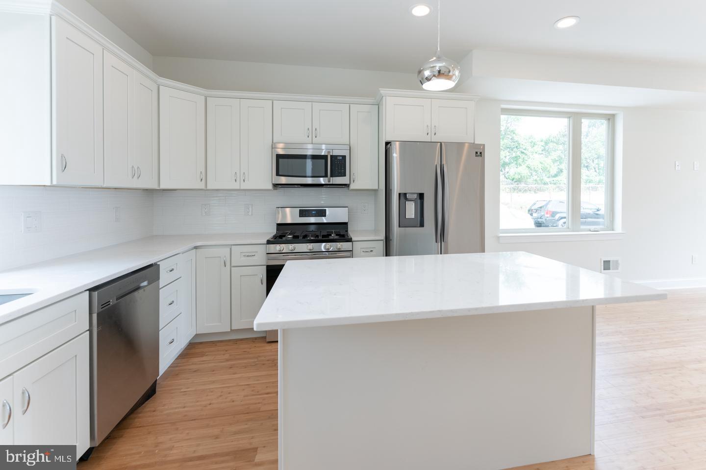 PORT RICHMOND - Residential Lease