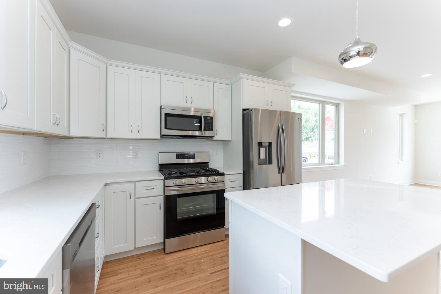 PORT RICHMOND - Residential Lease