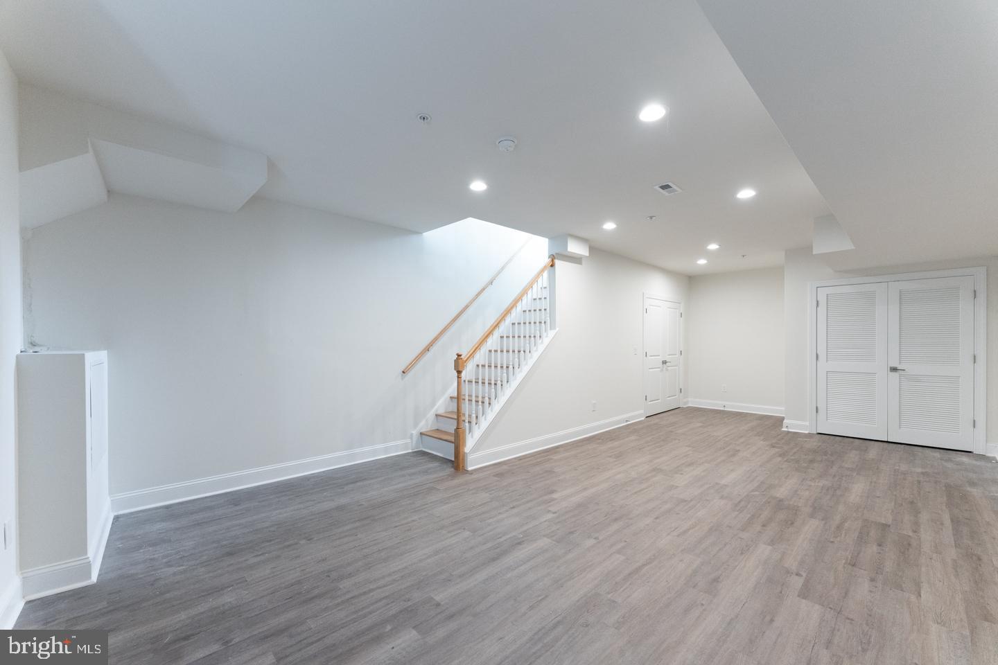 PORT RICHMOND - Residential Lease