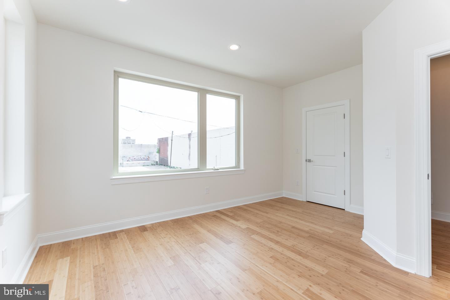 PORT RICHMOND - Residential Lease