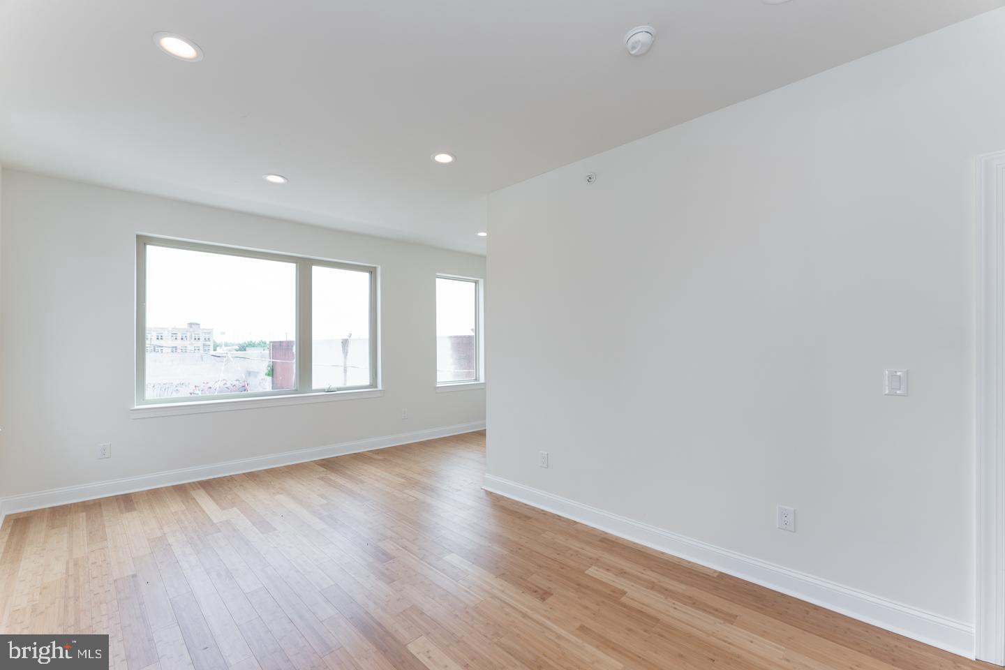 PORT RICHMOND - Residential Lease