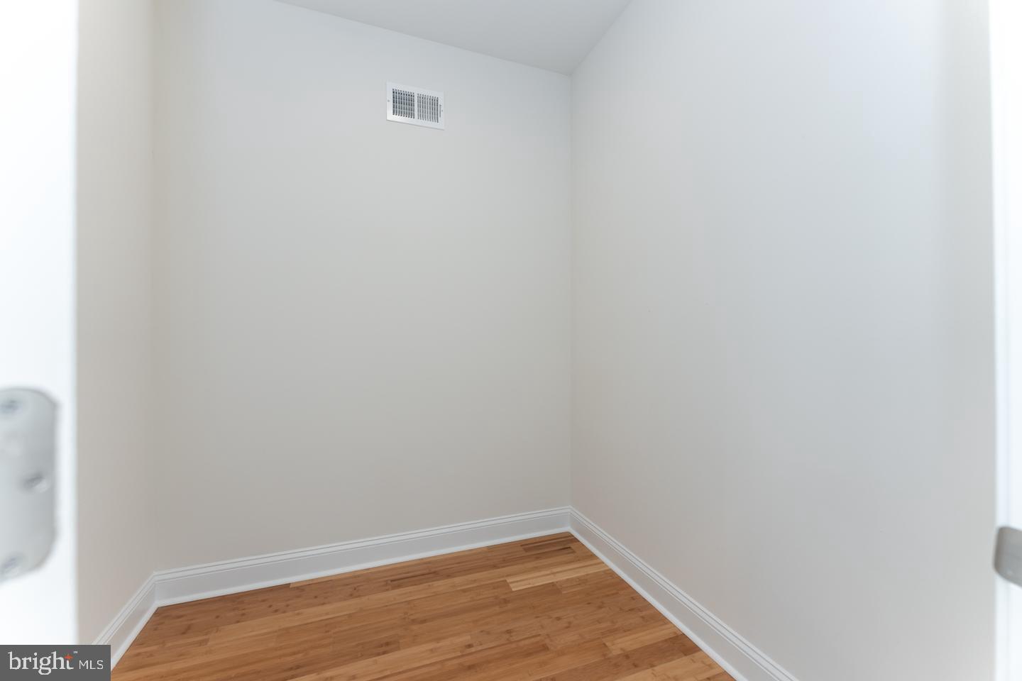 PORT RICHMOND - Residential Lease