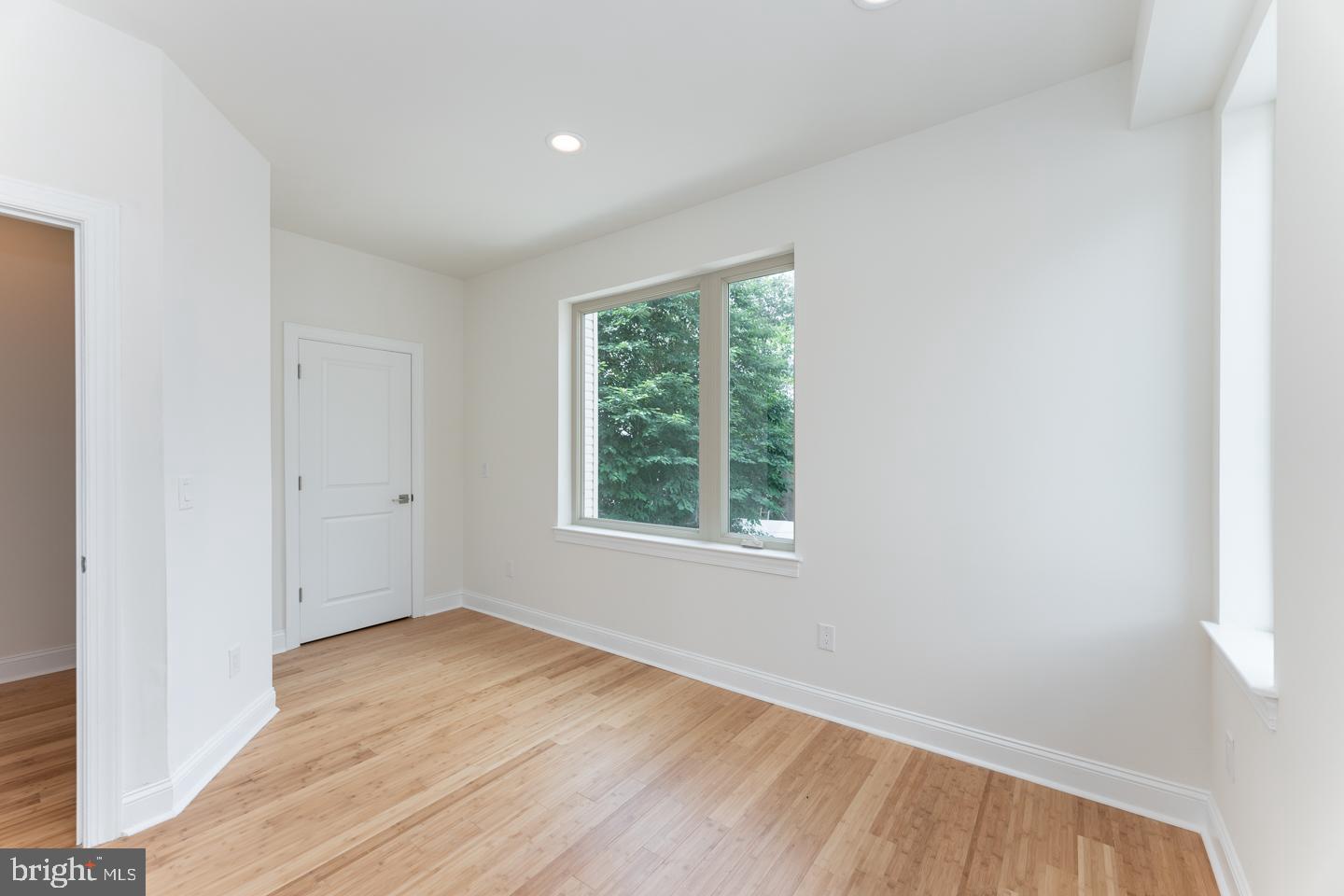 PORT RICHMOND - Residential Lease