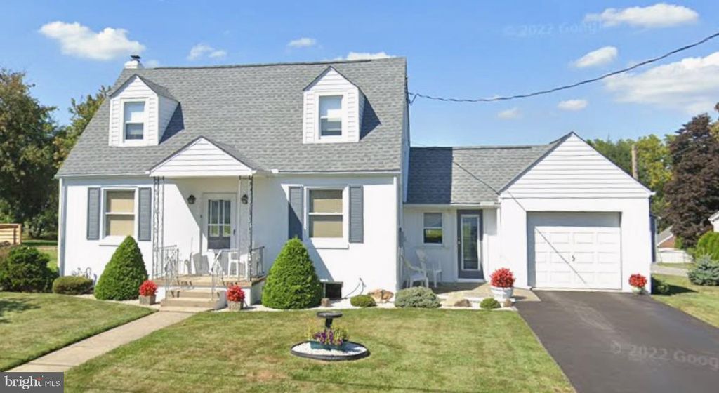 Photo of 825 Bellefonte Avenue, READING, PA 19607 (MLS # PABK2068450)