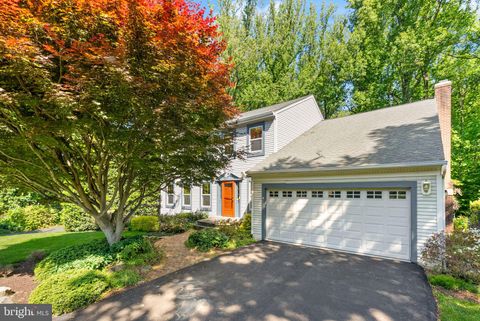 Photo of 11582 Southington Lane, HERNDON, VA 20170 (MLS # VAFX2302114)