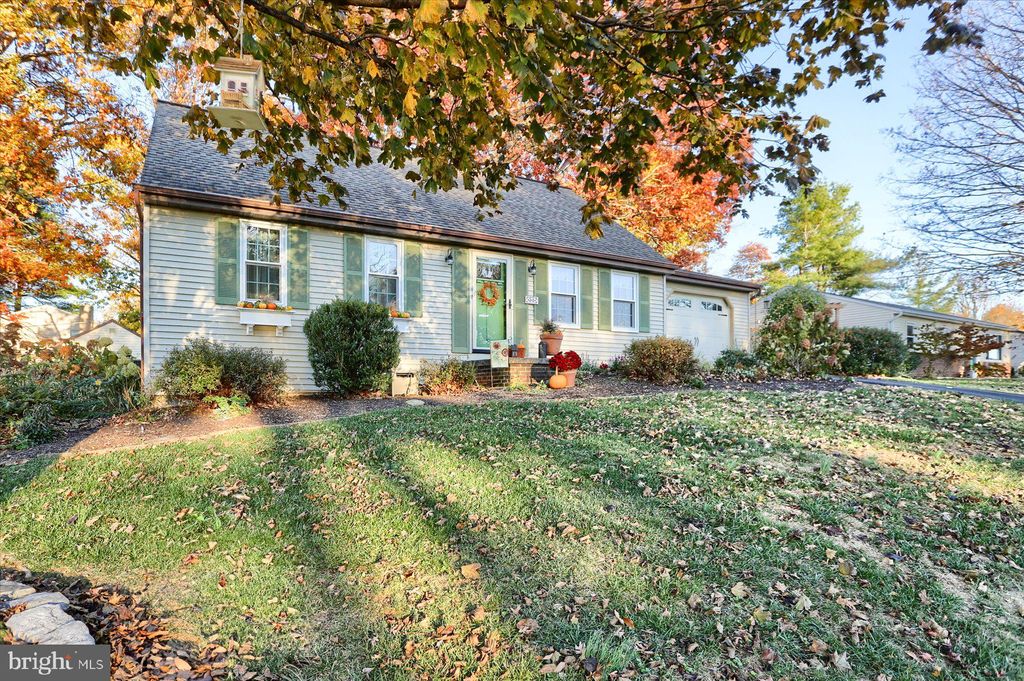 Photo of 21 Pinetree Dr, MECHANICSBURG, PA 17055 (MLS # PACB2048264)
