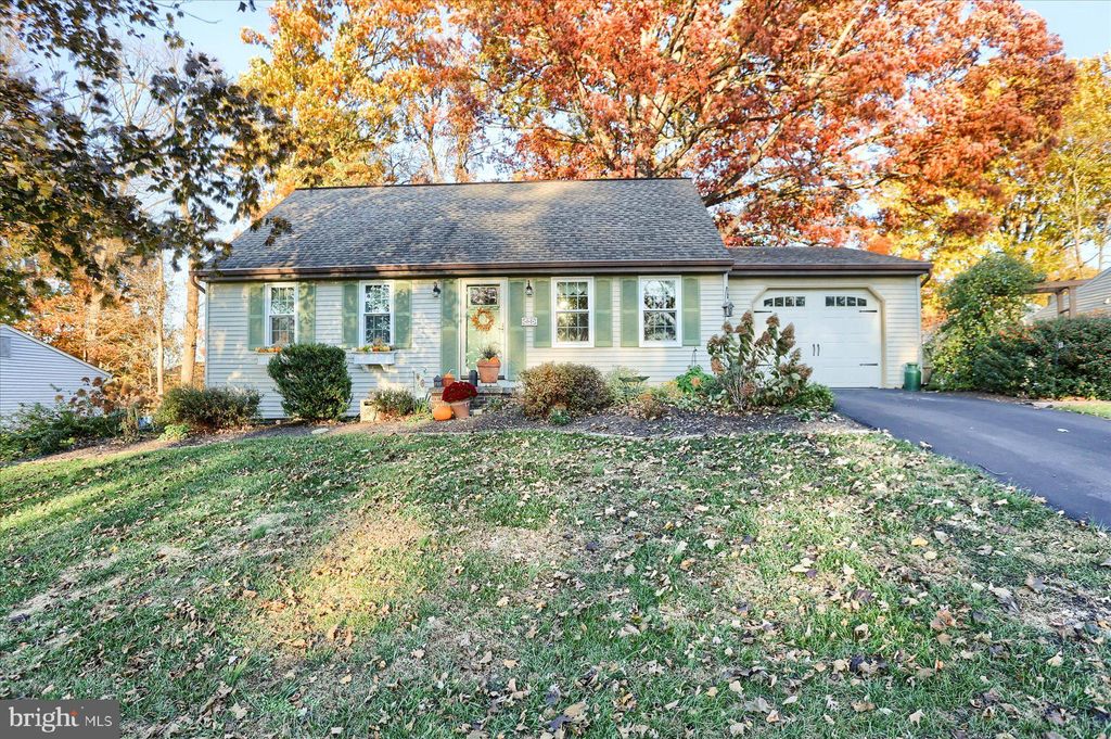 Photo of 21 Pinetree Dr, MECHANICSBURG, PA 17055 (MLS # PACB2048264)