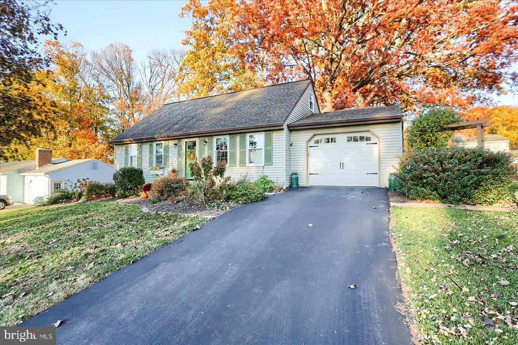 Photo of 21 Pinetree Dr, MECHANICSBURG, PA 17055 (MLS # PACB2048264)