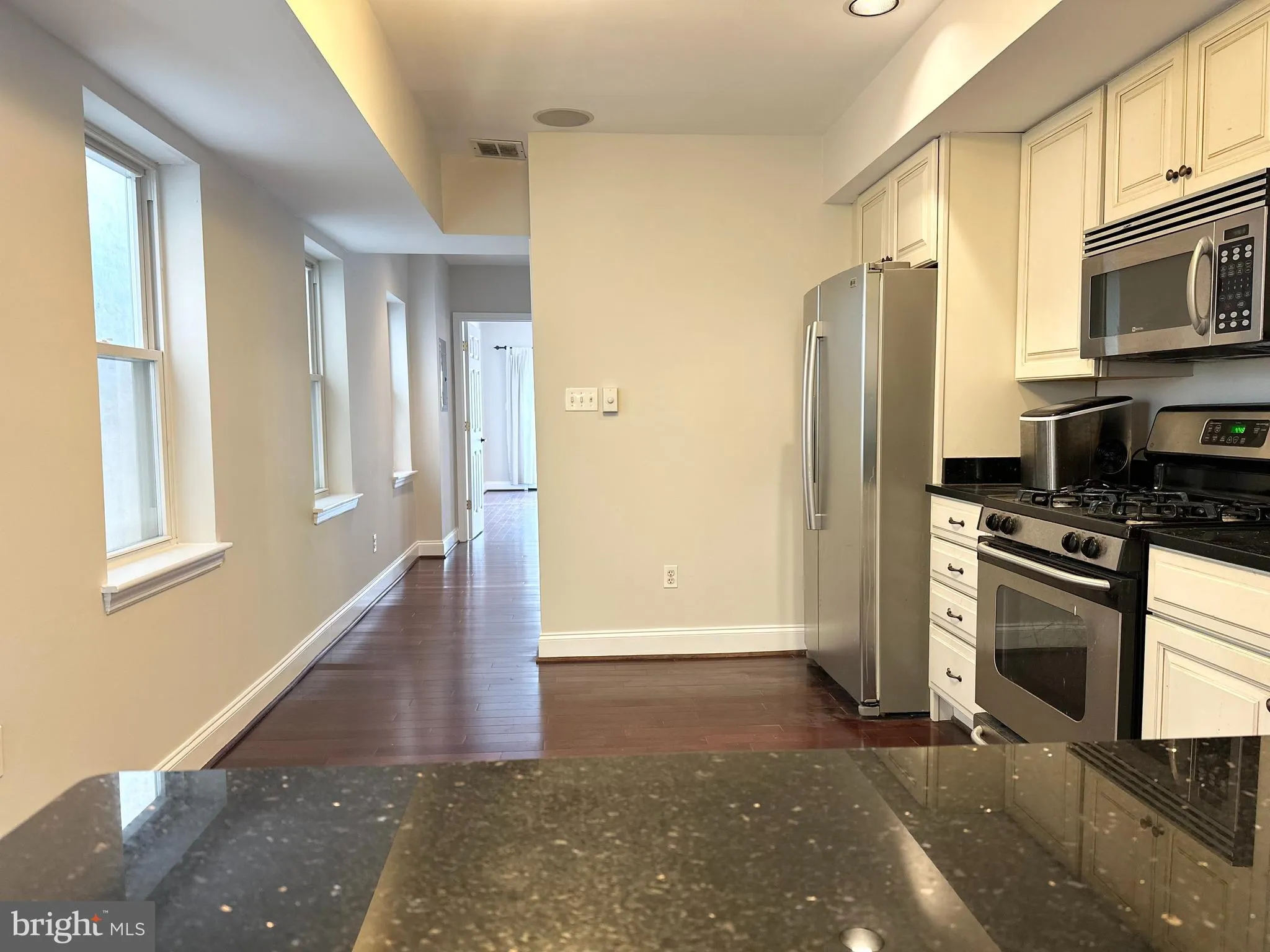 Baltimore, Maryland 21230, United States, 2 Bedrooms Bedrooms, ,2 BathroomsBathrooms,Residential,Pending,115101