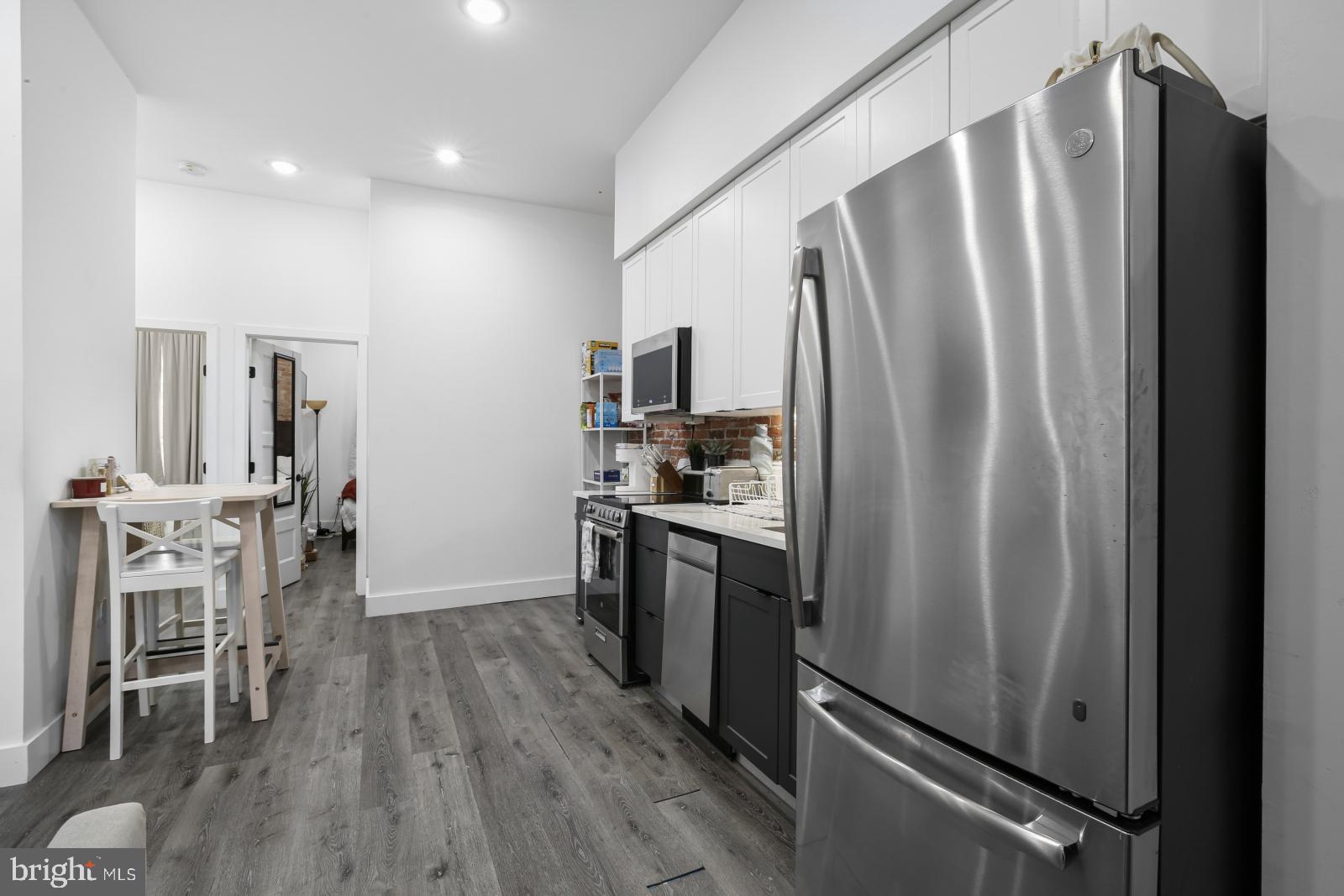 QUEEN VILLAGE - Residential Lease