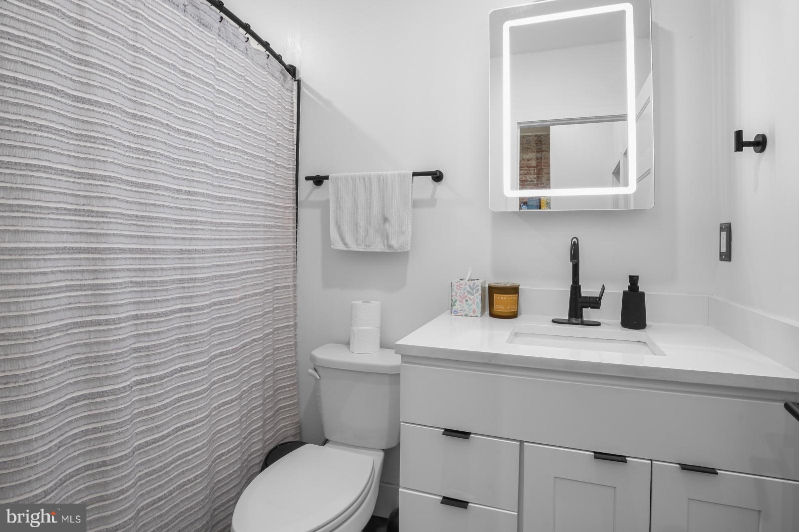 QUEEN VILLAGE - Residential Lease