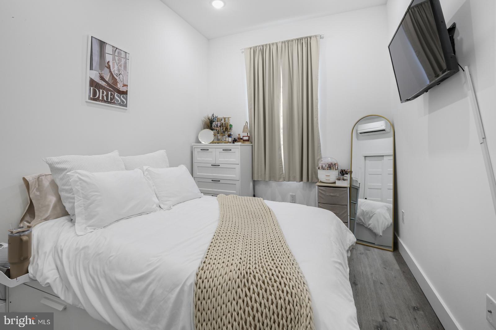 QUEEN VILLAGE - Residential Lease