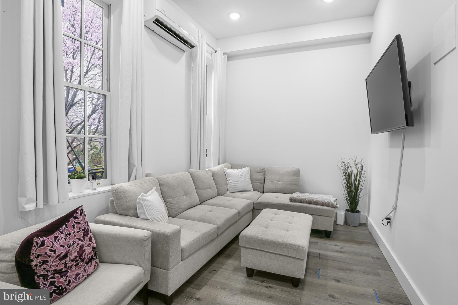 QUEEN VILLAGE - Residential Lease