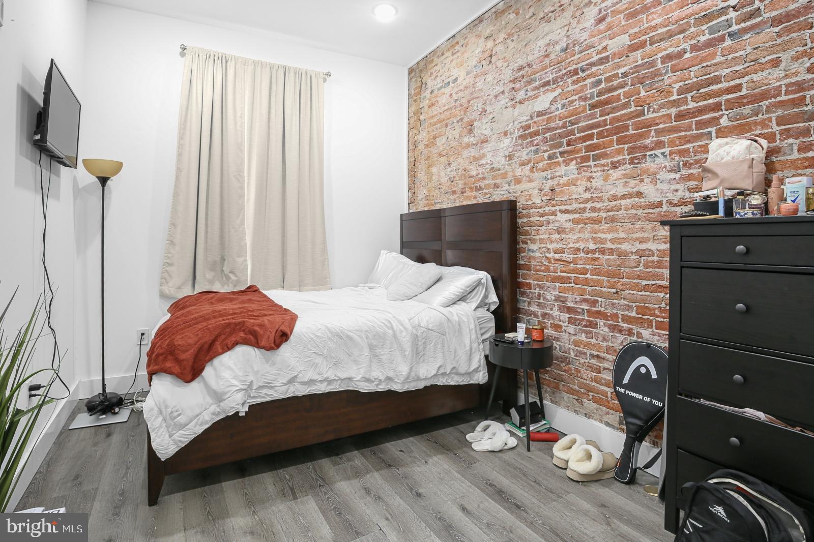 QUEEN VILLAGE - Residential Lease