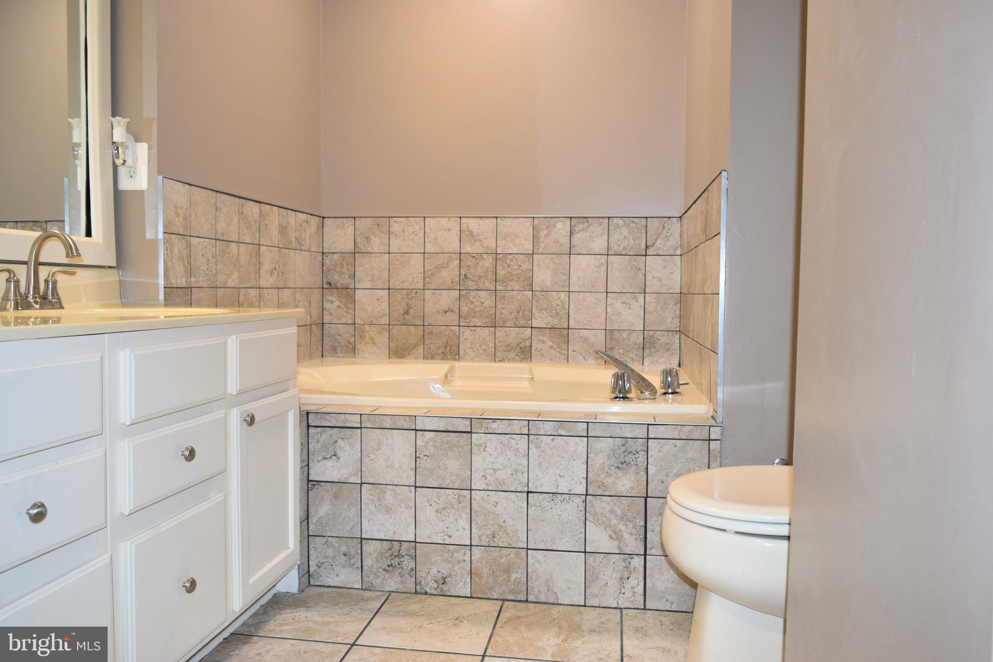 GABLES AT GUNSTON - Residential