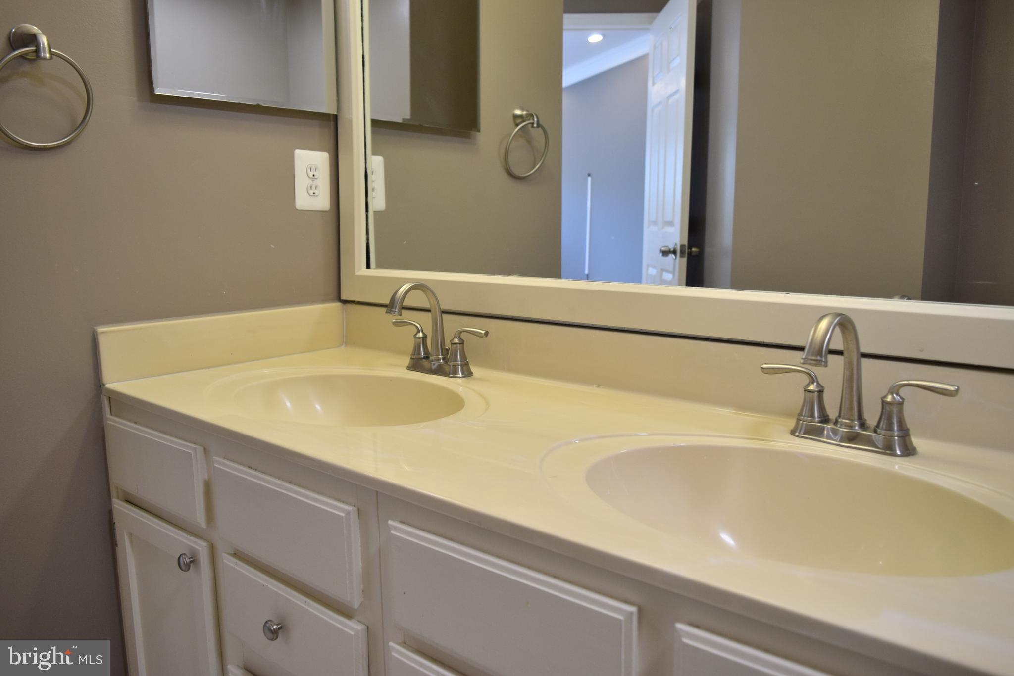 GABLES AT GUNSTON - Residential