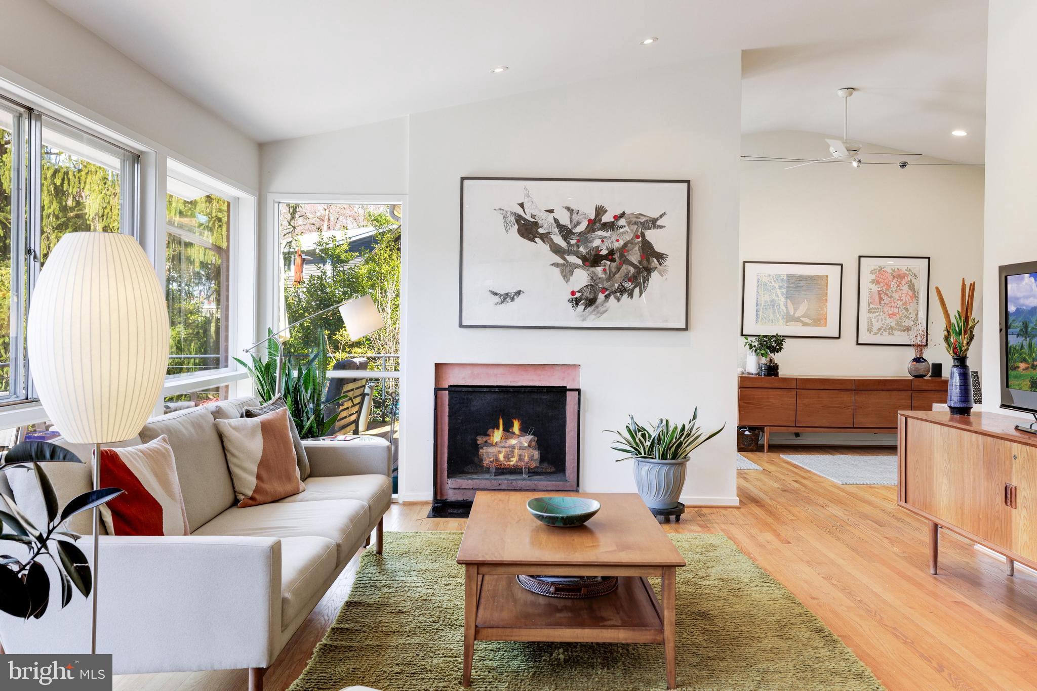 CARDEROCK SPRINGS - Residential