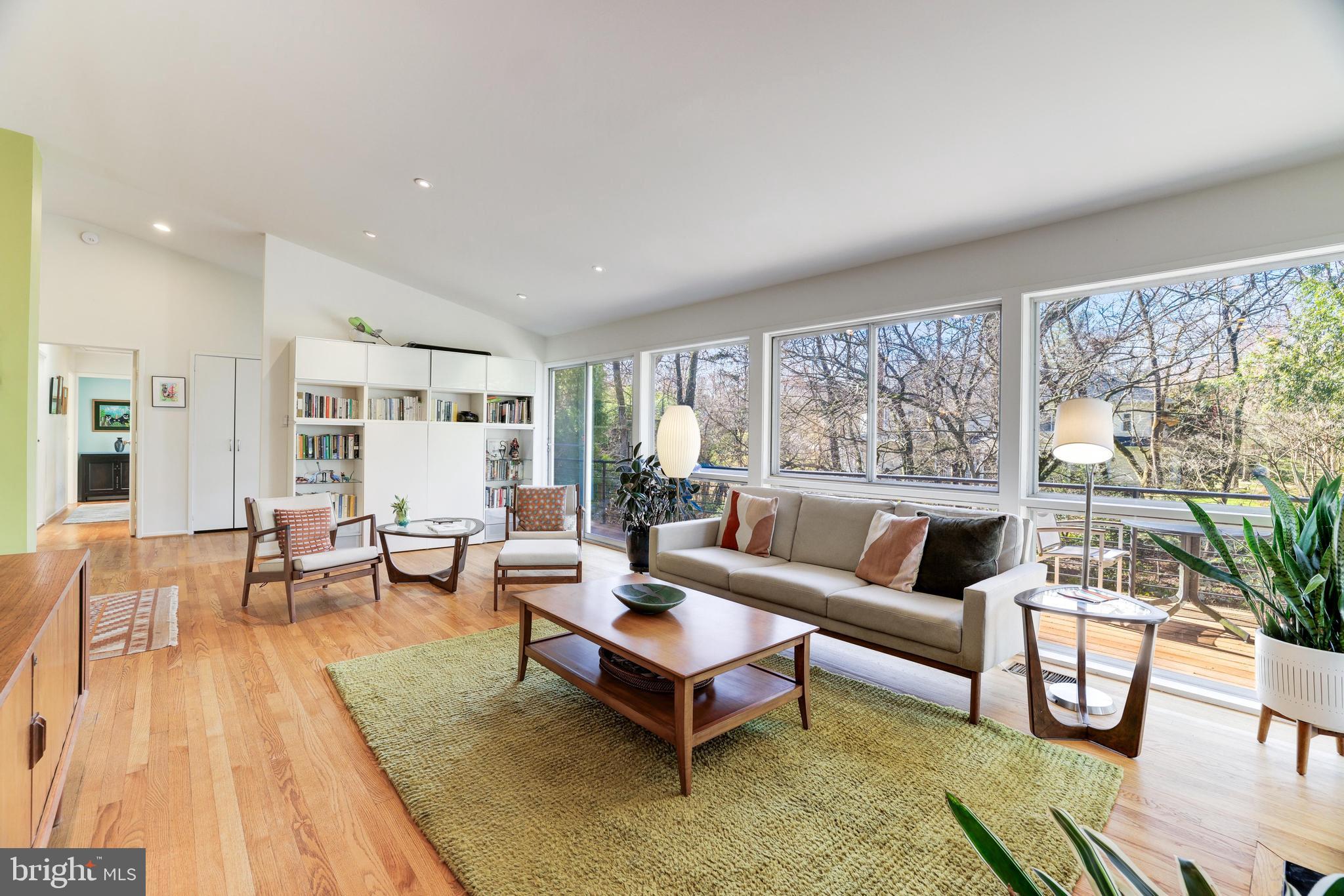 CARDEROCK SPRINGS - Residential