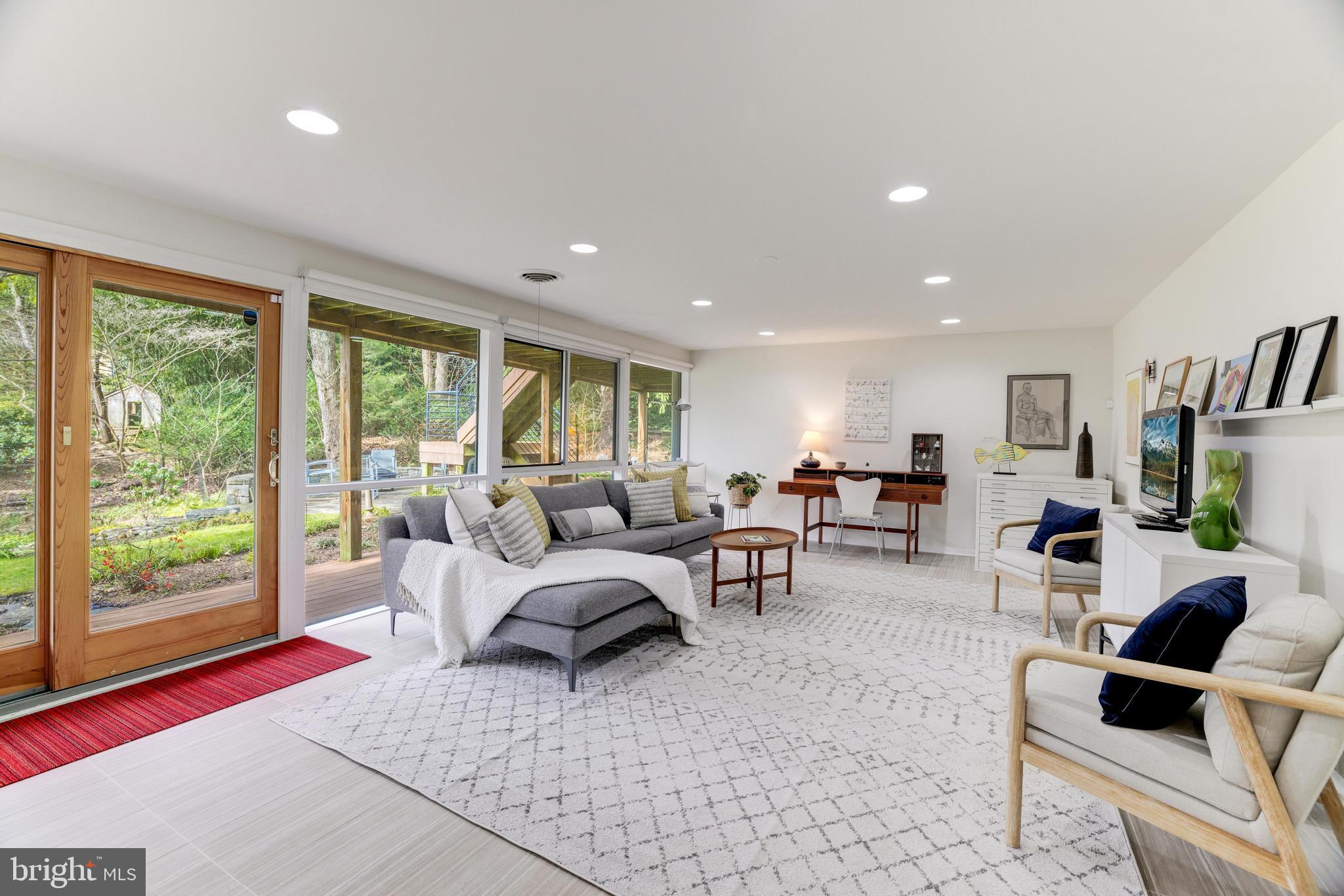 CARDEROCK SPRINGS - Residential