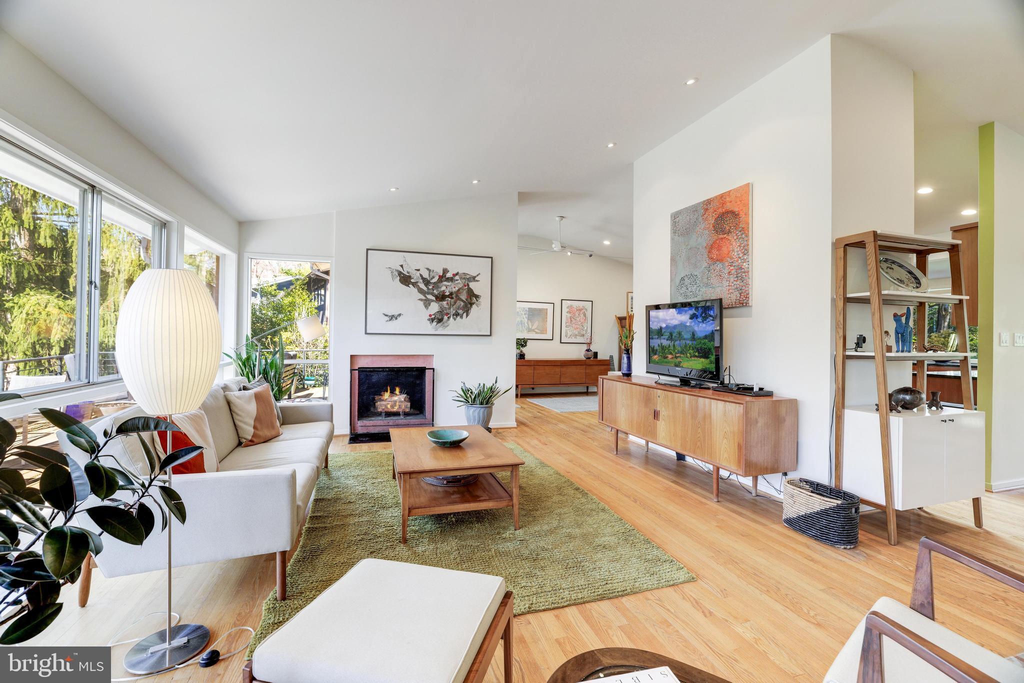 CARDEROCK SPRINGS - Residential