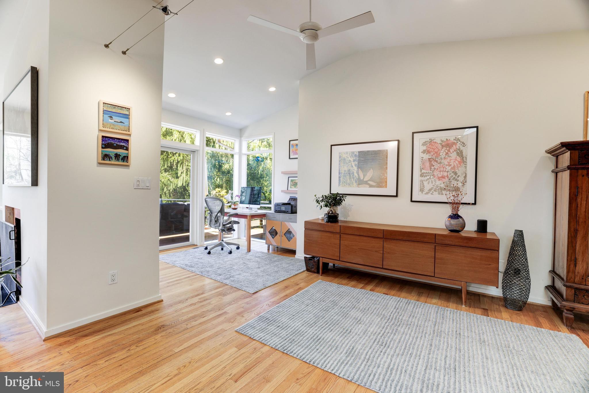 CARDEROCK SPRINGS - Residential