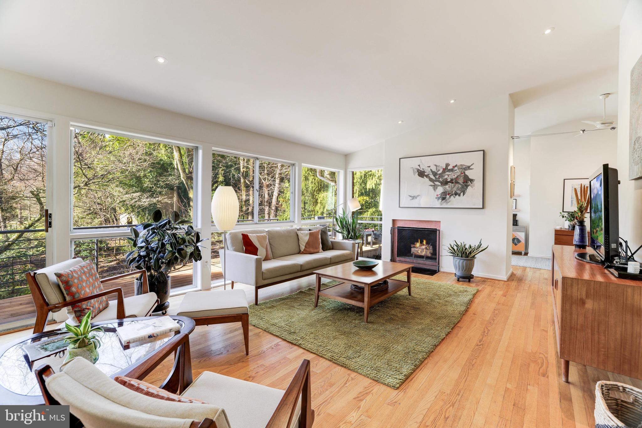 CARDEROCK SPRINGS - Residential