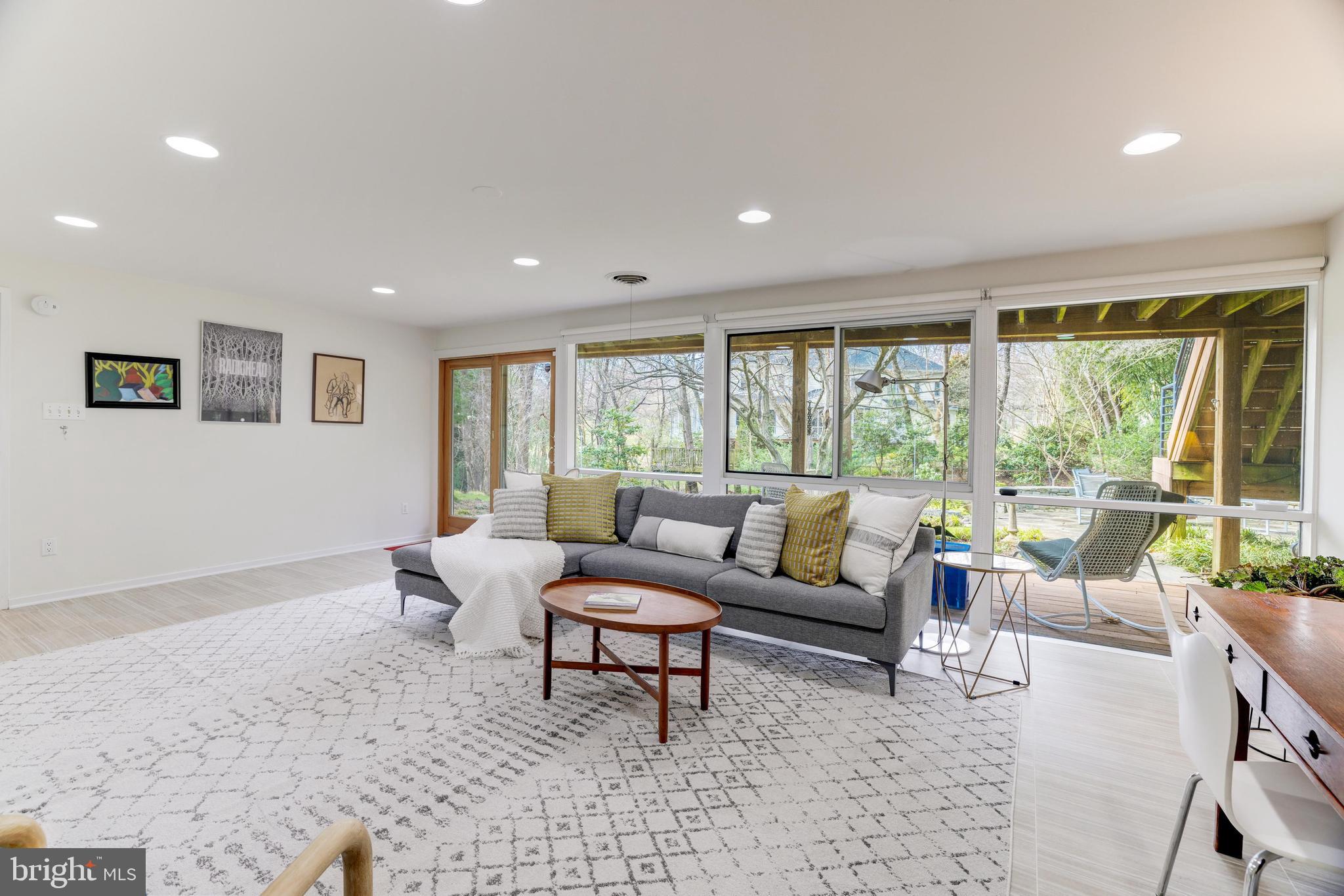 CARDEROCK SPRINGS - Residential