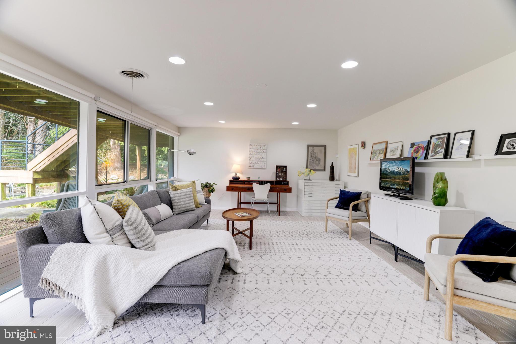 CARDEROCK SPRINGS - Residential