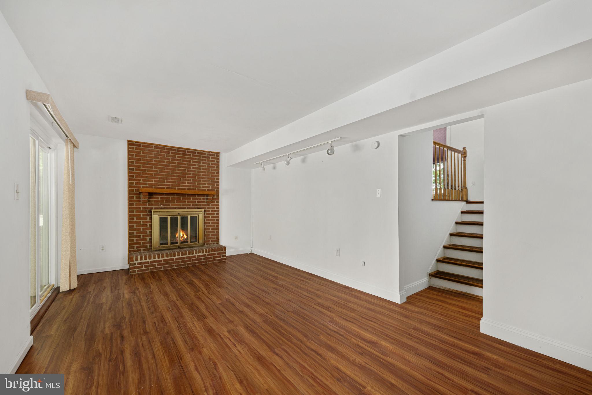 ALUM SPRING EAST - Residential