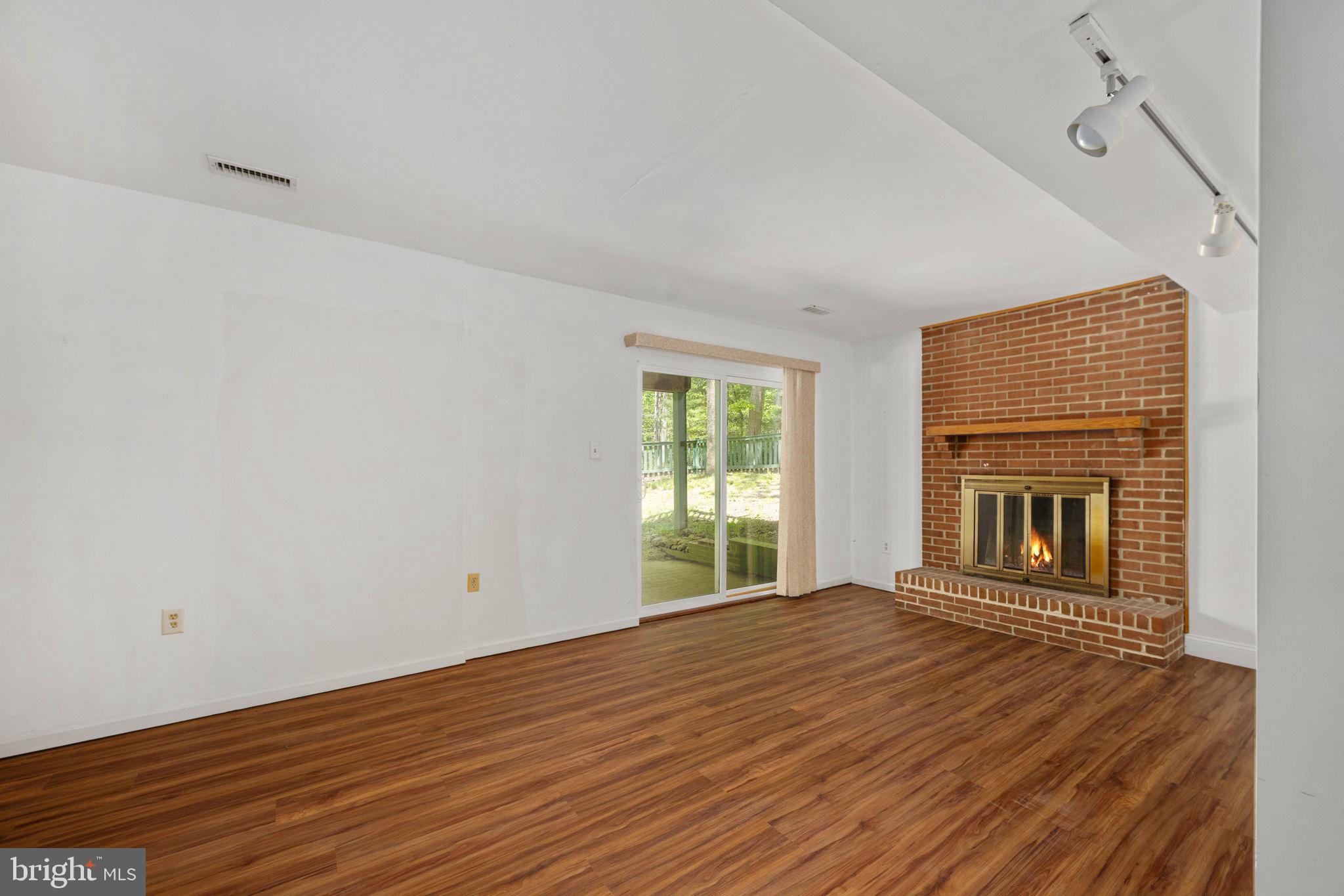 ALUM SPRING EAST - Residential