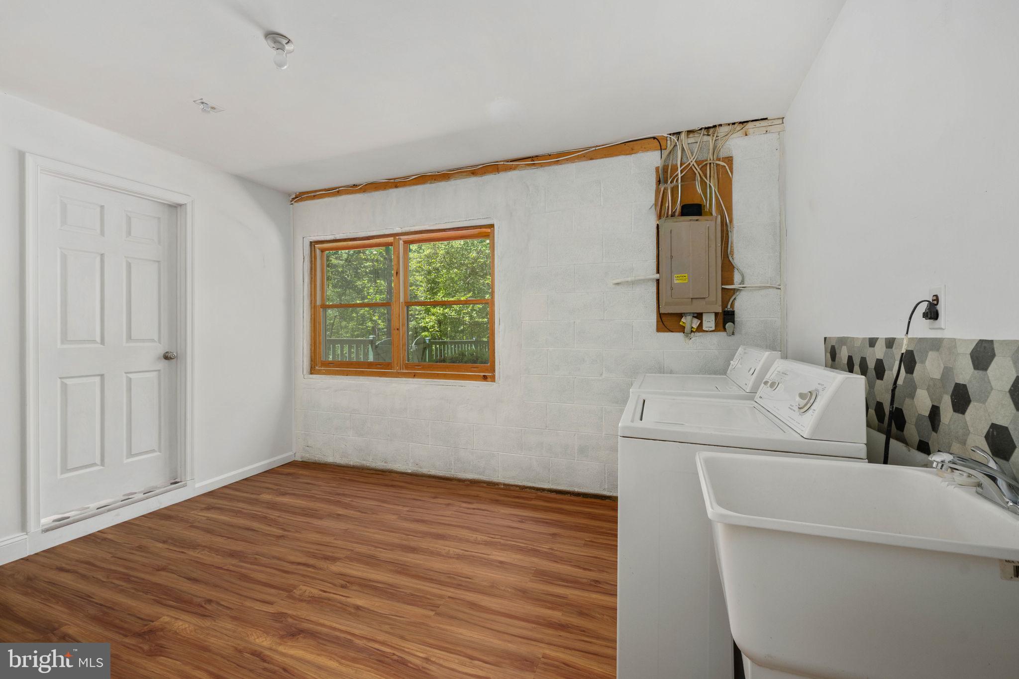 ALUM SPRING EAST - Residential