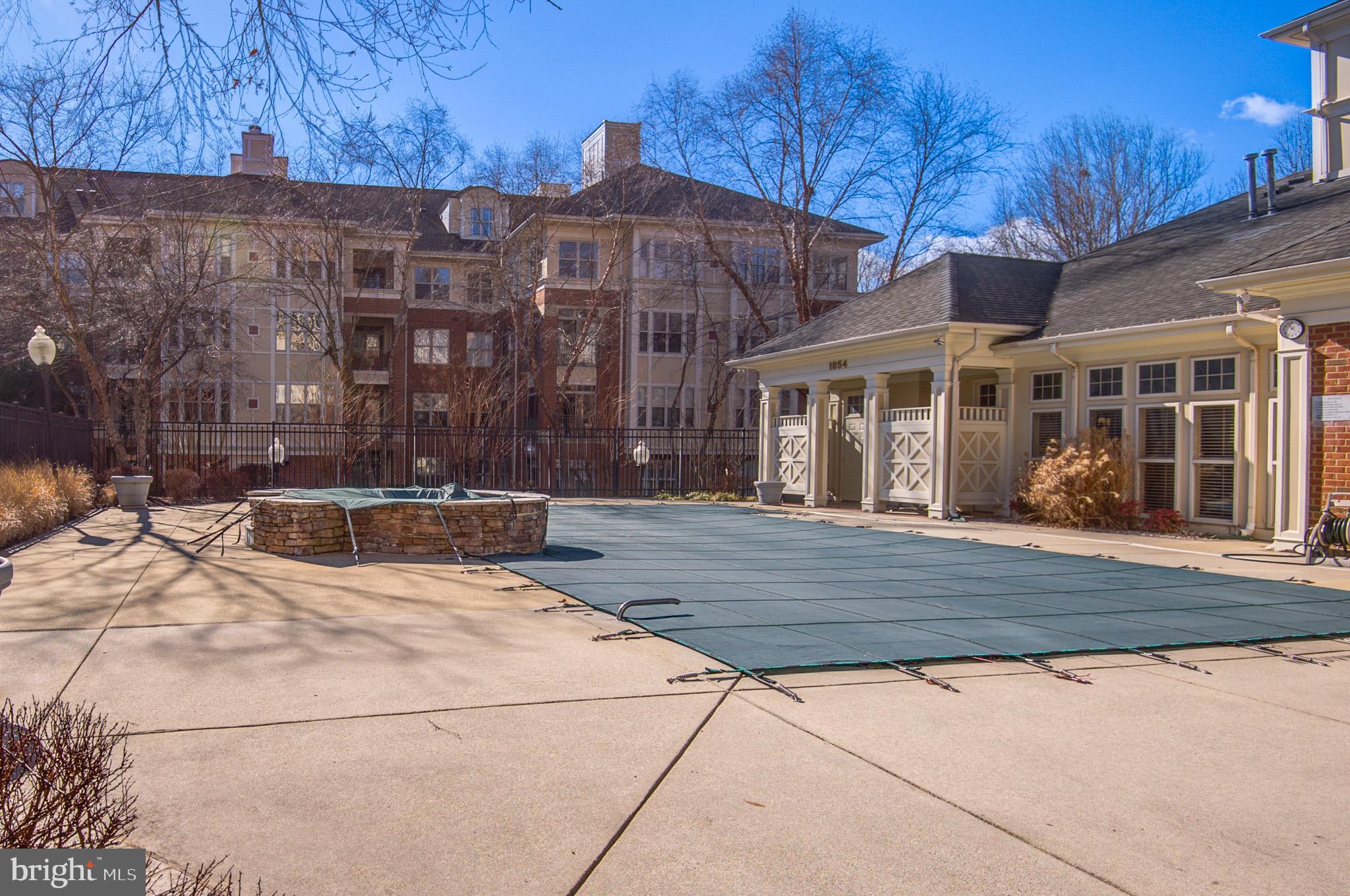 STRATFORD CONDOMINIUMS - Residential