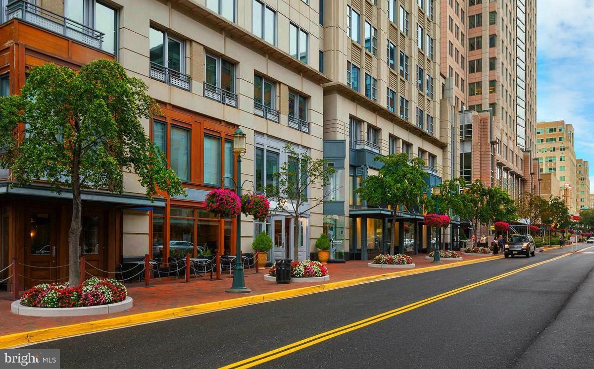 STRATFORD CONDOMINIUMS - Residential