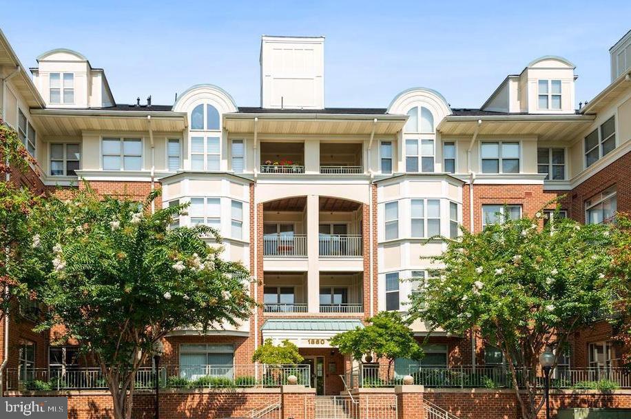 STRATFORD CONDOMINIUMS - Residential