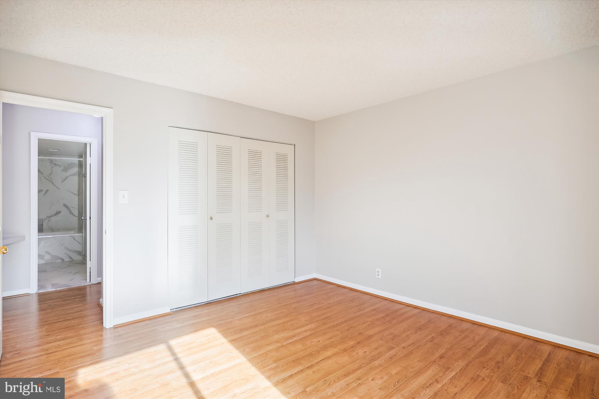 LAKESIDE PLAZA - Residential Lease