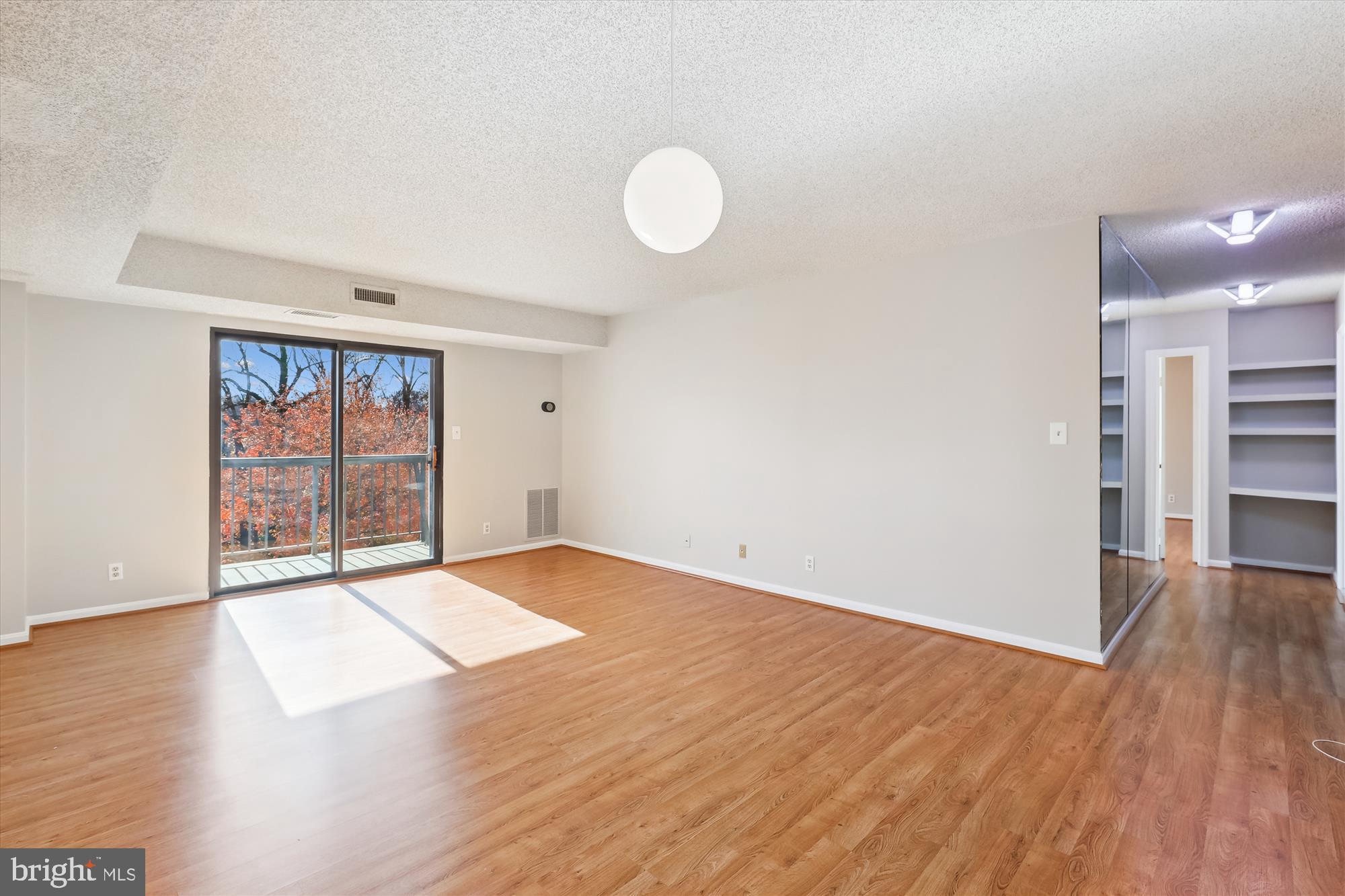 LAKESIDE PLAZA - Residential Lease