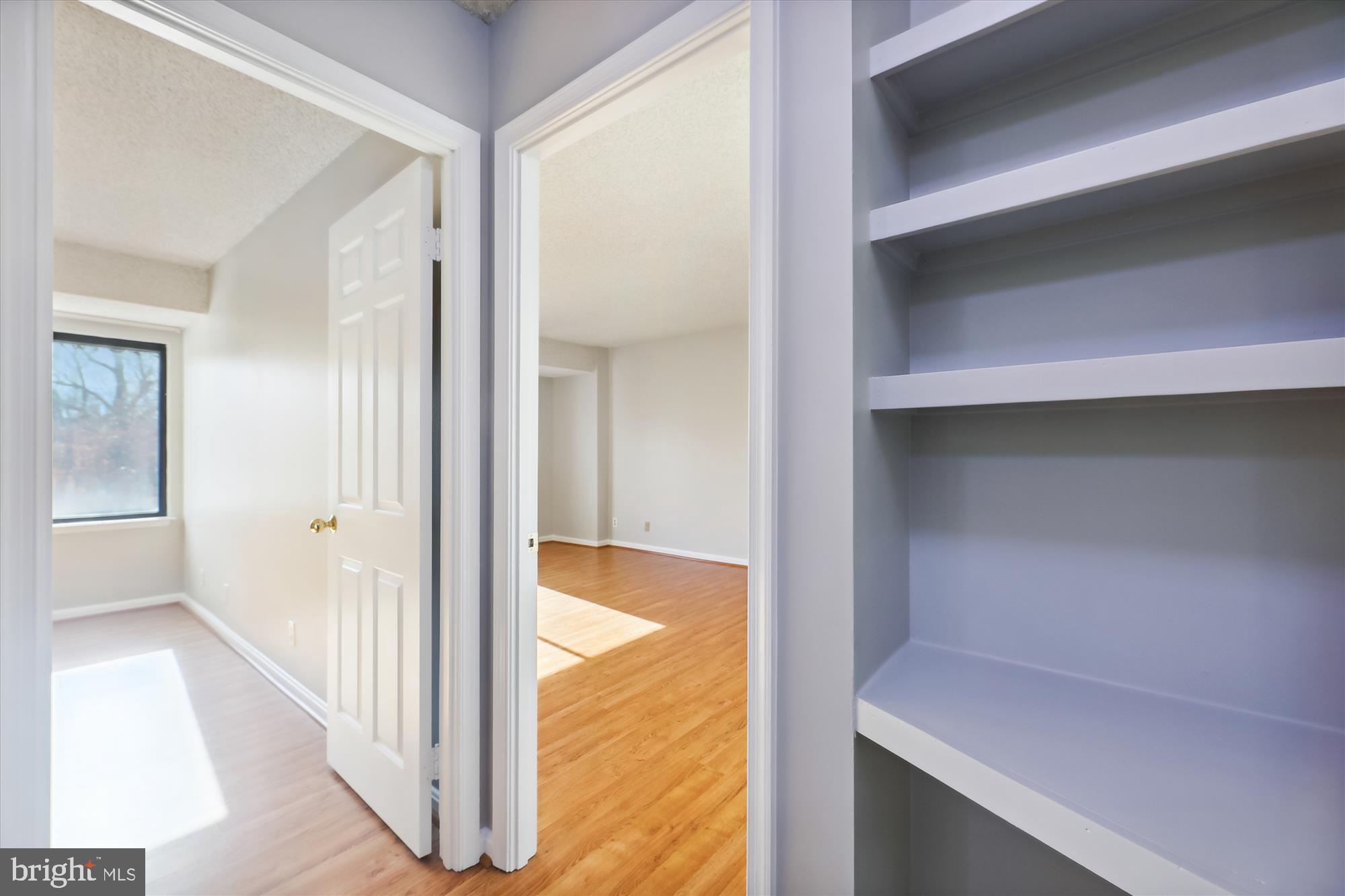 LAKESIDE PLAZA - Residential Lease