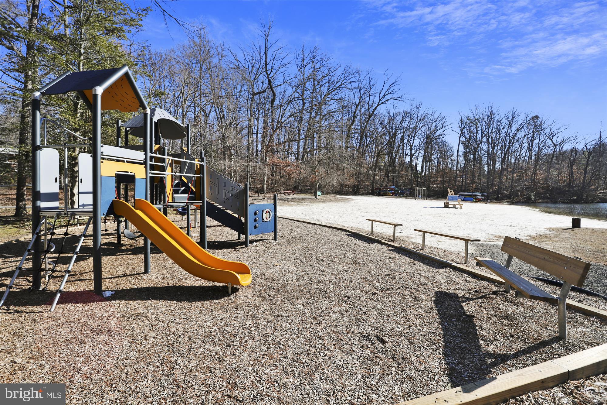 LAKESIDE PLAZA - Residential Lease