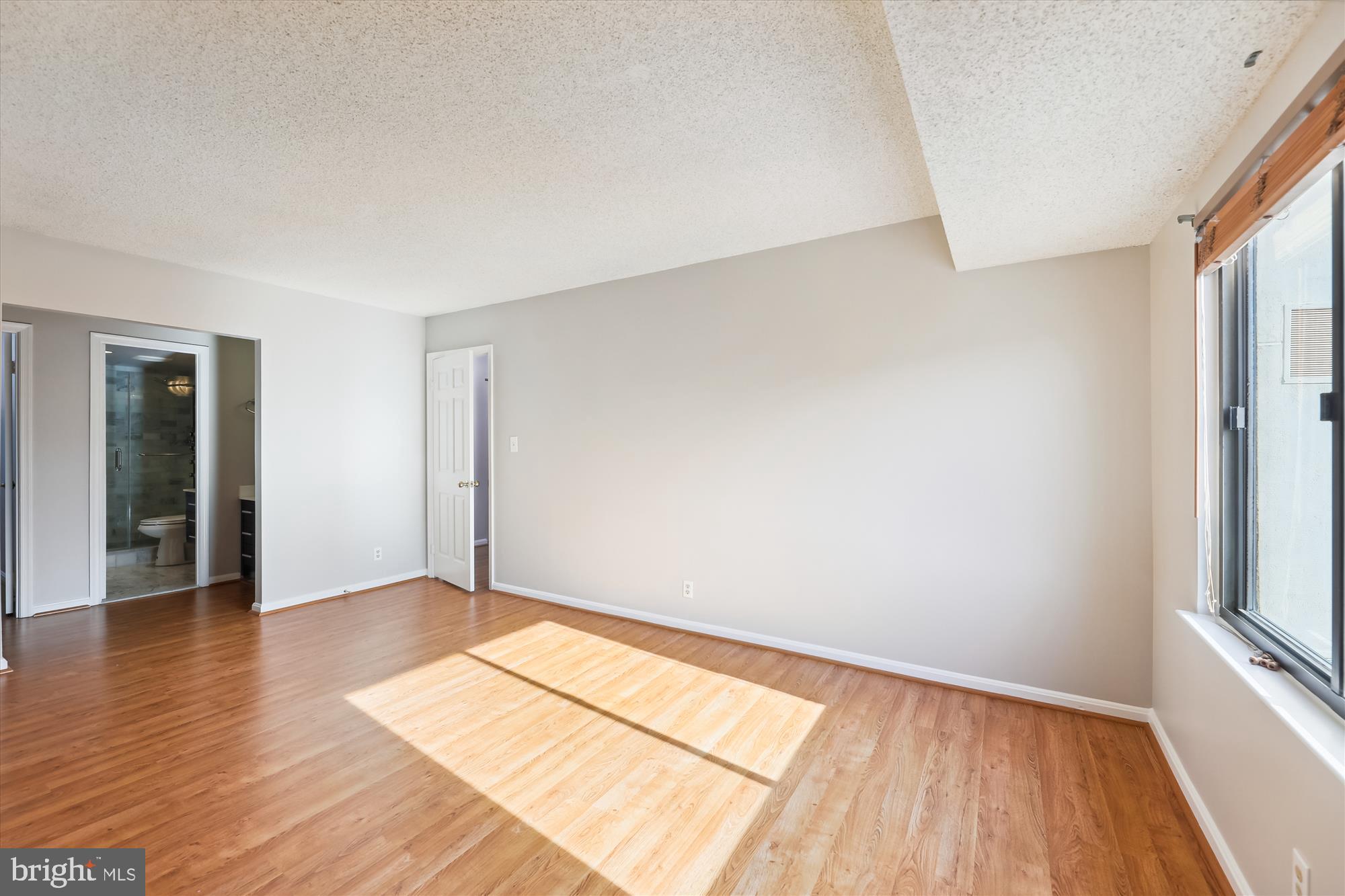 LAKESIDE PLAZA - Residential Lease