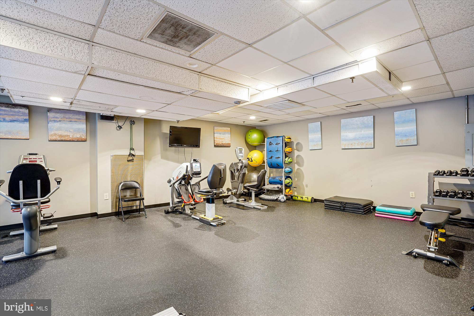 LAKESIDE PLAZA - Residential Lease